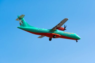 Boryspil, Ukrayna - 21 Eylül 2020: Windrose Airlines 'ın ATR72-600 (UR-RWB) uçağı Boryspil Uluslararası Havaalanına iniyor