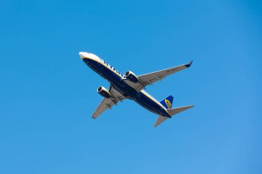 Boryspil, Ukrayna - 20 Ağustos 2020: Ryanair 'in Boeing 737-800 (9H-QCY) uçağı Boryspil Uluslararası Havalimanı' ndan kalkıyor