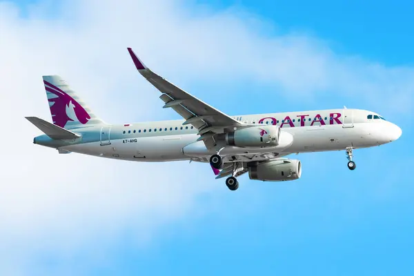 Boryspil, Ukrayna - 2 Ocak 2021: Katar Havayolları Airbus A320 (A7-AHQ) Boryspil Uluslararası Havalimanı 'na indi