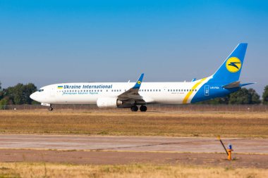 Boryspil, Ukrayna - 10 Eylül 2019: Ukrayna Uluslararası Havayolları 'ndan Boeing 737-900ER (UR-PSK) Boryspil Uluslararası Havaalanına indi