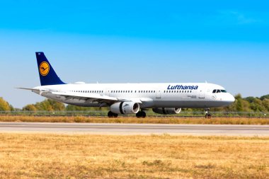 Boryspil, Ukrayna - 10 Eylül 2019: Boryspil Uluslararası Havaalanı Lufthansa Airbus A321 (D-AISN)