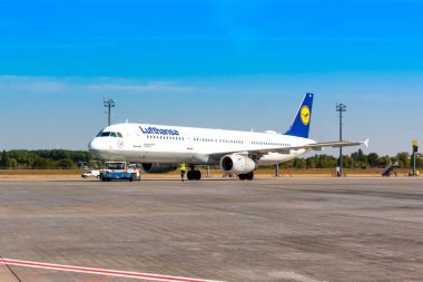 Boryspil, Ukrayna - 10 Eylül 2019: Boryspil Uluslararası Havaalanı Lufthansa Airbus A321 (D-AISN)