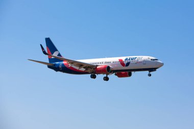 Boryspil, Ukrayna - 27 Ağustos 2019: Azur Air Ukrayna 'nın Boeing 737-800 (UR-AZF) uçağı Boryspil Uluslararası Havaalanına iniyor