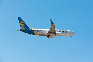 Boryspil, Ukrayna - 24 Ağustos 2019: Ukrayna Uluslararası Havayolları 'nın (FlyUIA) Boeing 737-800 (UR-PSX) uçağı Boryspil Havalimanı' ndan kalkıyor