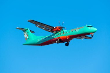 Boryspil, Ukrayna - 2 Ocak 2021: Windrose Airlines 'ın ATR72-600 (UR-RWC) uçağı Boryspil Uluslararası Havaalanına iniyor