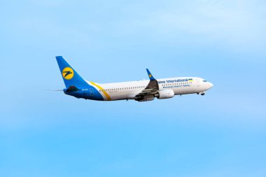 Boryspil, Ukrayna - 11 Şubat 2020: Ukrayna Uluslararası Havaalanının Boeing 737-800 (UR-PST) uçağı Boryspil Uluslararası Havaalanından kalkıyor