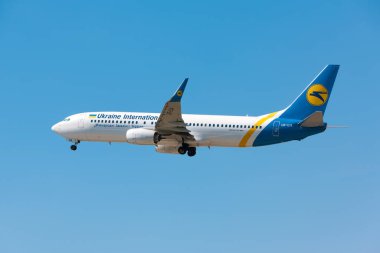 Boryspil, Ukrayna - 5 Ağustos 2020: Ukrayna Uluslararası Havayolları 'nın (FlyUIA) Boeing 737-800 (UR-UIA) uçağı Boryspil Uluslararası Havaalanı' ndan havalanmaktadır.