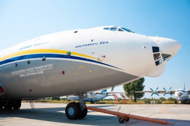 Gostomel, Ukrayna - 20 Ağustos 2020: Gostomel Havaalanı 'nda Antonov AN22-A uçağı