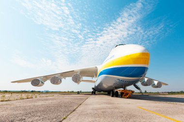 Gostomel, Ukrayna - 20 Ağustos 2020: Gostomel Havaalanı 'nda Antonov AN225 Mriya uçağı