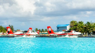 Erkek, Maldivler - 30 Temmuz 2017: Trans Maldivian Havayolları Erkek Velana Uluslararası Havaalanı