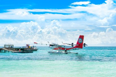 Erkek, Maldivler - 21 Temmuz 2017: Trans Maldivian Havayolları 'nın 8Q-TMR uçağındaki Hydroplane De Havilland Kanada DHC-6-300