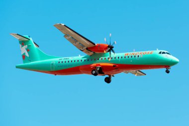 Boryspil, Ukrayna - 21 Eylül 2020: Windrose Airlines 'ın ATR72-600 (UR-RWD) uçağı Boryspil Uluslararası Havaalanına iniyor