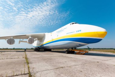 Gostomel, Ukrayna - 20 Ağustos 2020: Gostomel Havalimanı 'nda Antonov AN-225 Mriya uçağı