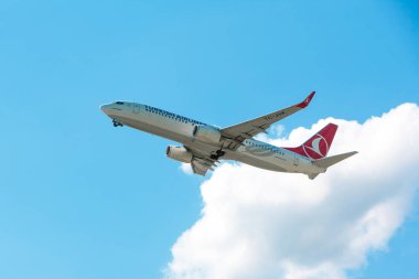 Boryspil, Ukrayna - 6 Haziran 2019: Türk Hava Yolları 'nın Boeing 737-800 (TC-JVK) uçağı Boryspil Uluslararası Havaalanından kalkıyor