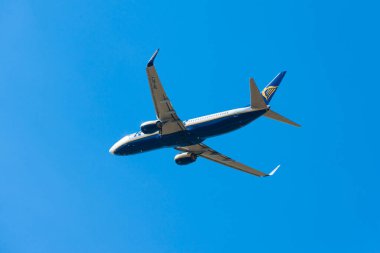 Boryspil, Ukrayna - 20 Ağustos 2020: Ryanair 'in Boeing 737-800 (9H-QCY) uçağı Boryspil Uluslararası Havalimanı' ndan havalanıyor