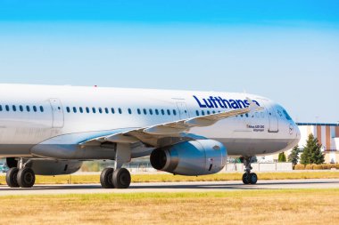 Boryspil, Ukrayna - 10 Eylül 2019: Boryspil Uluslararası Havaalanı Lufthansa Airbus A321 (D-AISN)