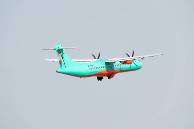 Boryspil, Ukrayna - 21 Haziran 2021: Windrose Airlines 'ın ATR72-600 (UR-RWD) uçağı Boryspil Uluslararası Havaalanından kalkıyor