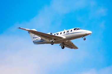 Boryspil, Ukrayna - 2 Ocak 2021: Airplane Nextant 400XTi (ES-NXT) Boryspil Uluslararası Havaalanına iniyor