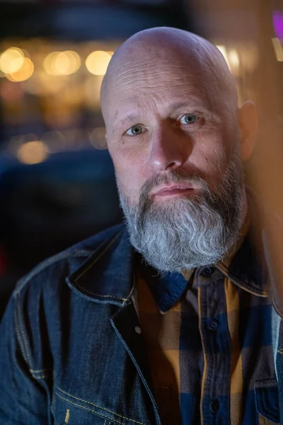 Porträt Eines Mannes Mittleren Alters Mit Glatze Und Bart Hipster lizenzfreie Stockbilder