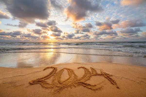 Feliz Ano Novo 2024 Oceano Nascer Sol Praia Texto Escrito Imagens De Bancos De Imagens Sem Royalties