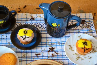 Kahvaltıda ya da atıştırma masasında çay.