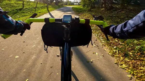กรยานกรวดบนถนนในฤด — ภาพถ่ายสต็อก