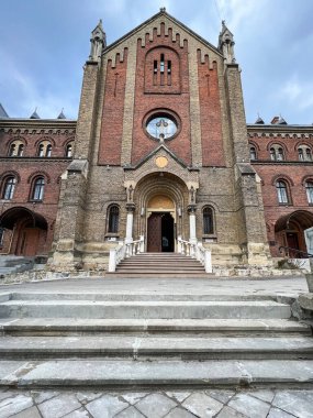 Yaz mevsiminde eski şehir Lviv mimarisi. 