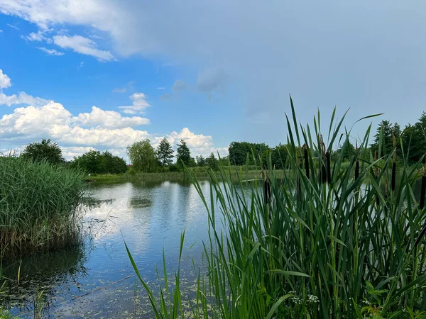 Beautiful Small Lake Countryside Sunny Day Clouds Sky Perfect Place — Stock Photo, Image
