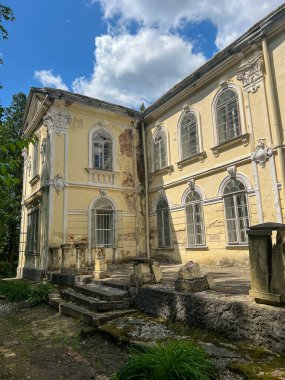 Ukrayna 'nın kışında terk edilmiş Sheptytskih villası.