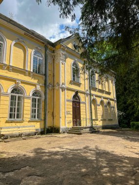 Ukrayna 'nın kışında terk edilmiş Sheptytskih villası.