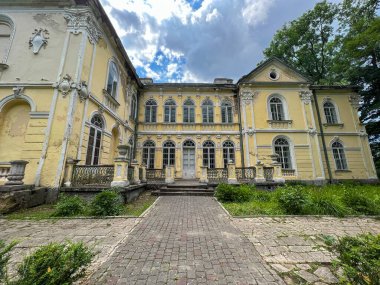 Ukrayna 'nın kışında terk edilmiş Sheptytskih villası.