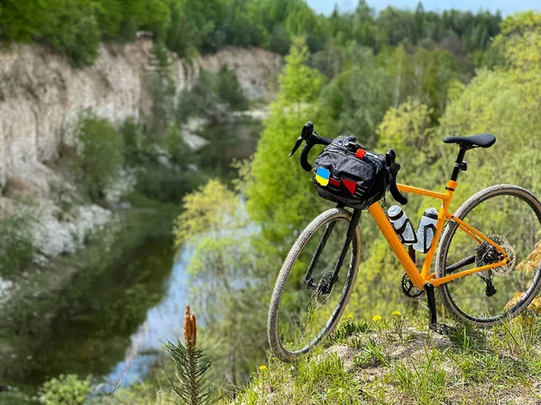 Yaz Mevsiminde Şehir Parkında Çakıl Bisikleti — Stok fotoğraf