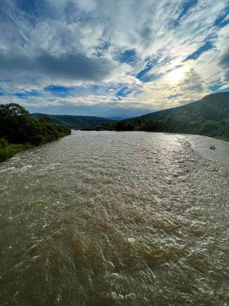 Una Maravillosa Vista Del Río Los Cárpatos Temporada Verano Las — Foto de Stock