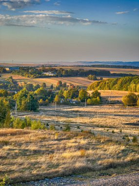Gün batımından önce manzara mükemmel. Ilık, güneşli bir ışık ve mükemmel bulutlar güzel bir hava yarattı.