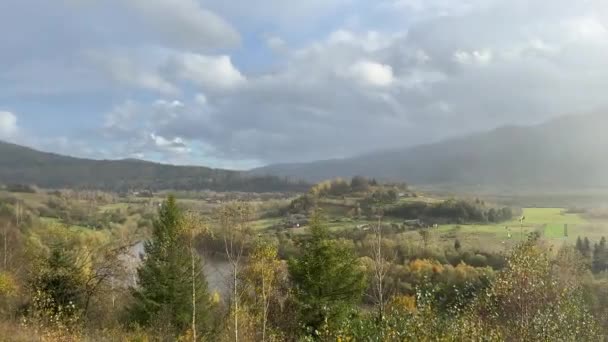 Videobeelden Van Karpaten Herfst Bij Bewolkt Weer — Stockvideo
