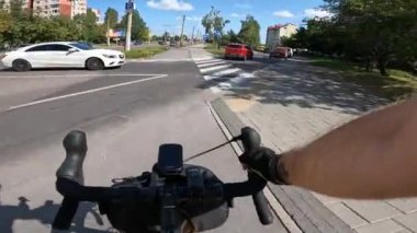 Yaz mevsiminde çakıl bisikleti sürmek