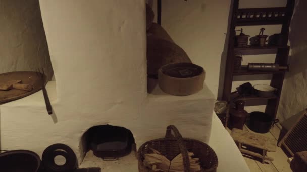 Παλιά Αγροτικά Σκεύη Κουζίνας Ένα Δωμάτιο — Αρχείο Βίντεο