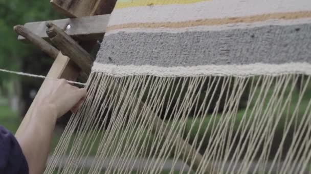 Ancient Weaver Female Prepares Threads Looming — Stock Video