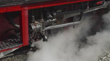 Çalışan buhar ve buharlı lokomotif valflerinin görüntüsü.