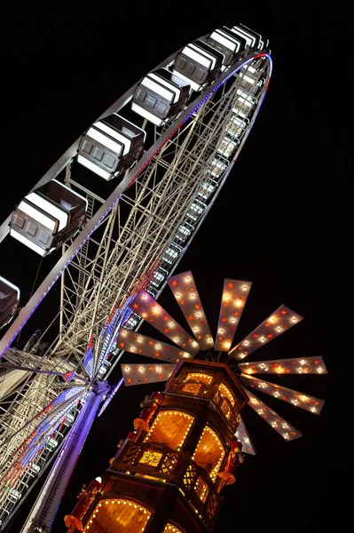 夜の大車輪 — ストック写真
