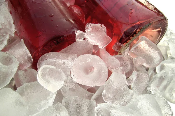 Kostki Lodu Wino Różane Wiadrze Lód — Zdjęcie stockowe