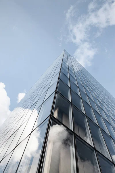 Σύννεφα Αντανάκλαση Ουρανοξύστη Στο Παρίσι Εικόνα Αρχείου