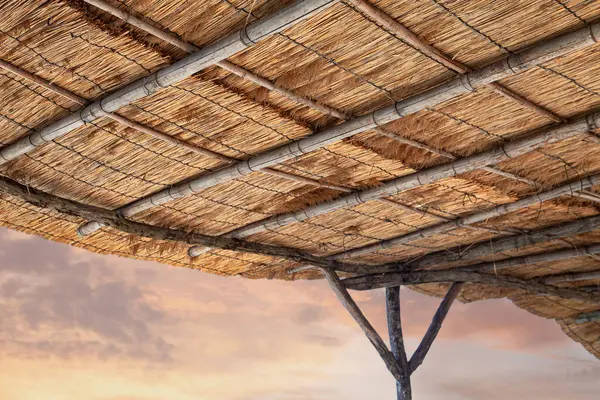 Słomiany Dach Chaty Plaży — Zdjęcie stockowe