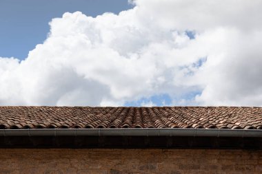 Bordeaux Fransa 'daki eski kiremit çatı