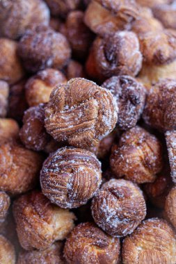 Bir pastanede poğaça çörekleri