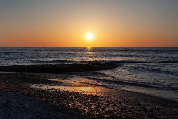 Atlantik sahilinde gün batımında
