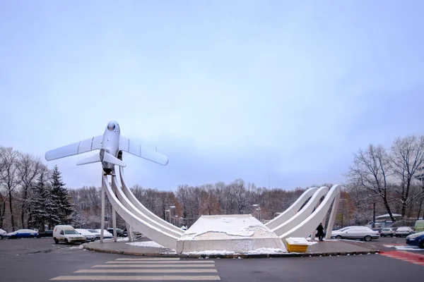 Het Monument Voor Het Mig Vliegtuig Stad Vinnitsa Bedekt Met — Stockfoto