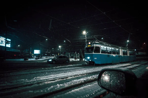 Traffic Snow Covered City Night High Quality Photo — Stock Photo, Image