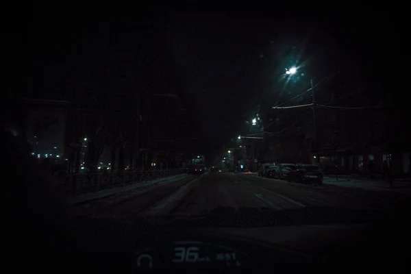 交通Ao雪の夜に都市覆われた 高品質の写真 — ストック写真