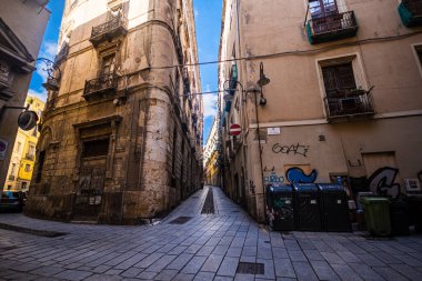 Cagliari, Sardinya, İtalya 'nın tarihi bölgesinde antik dar bir patika. Yüksek kalite fotoğraf